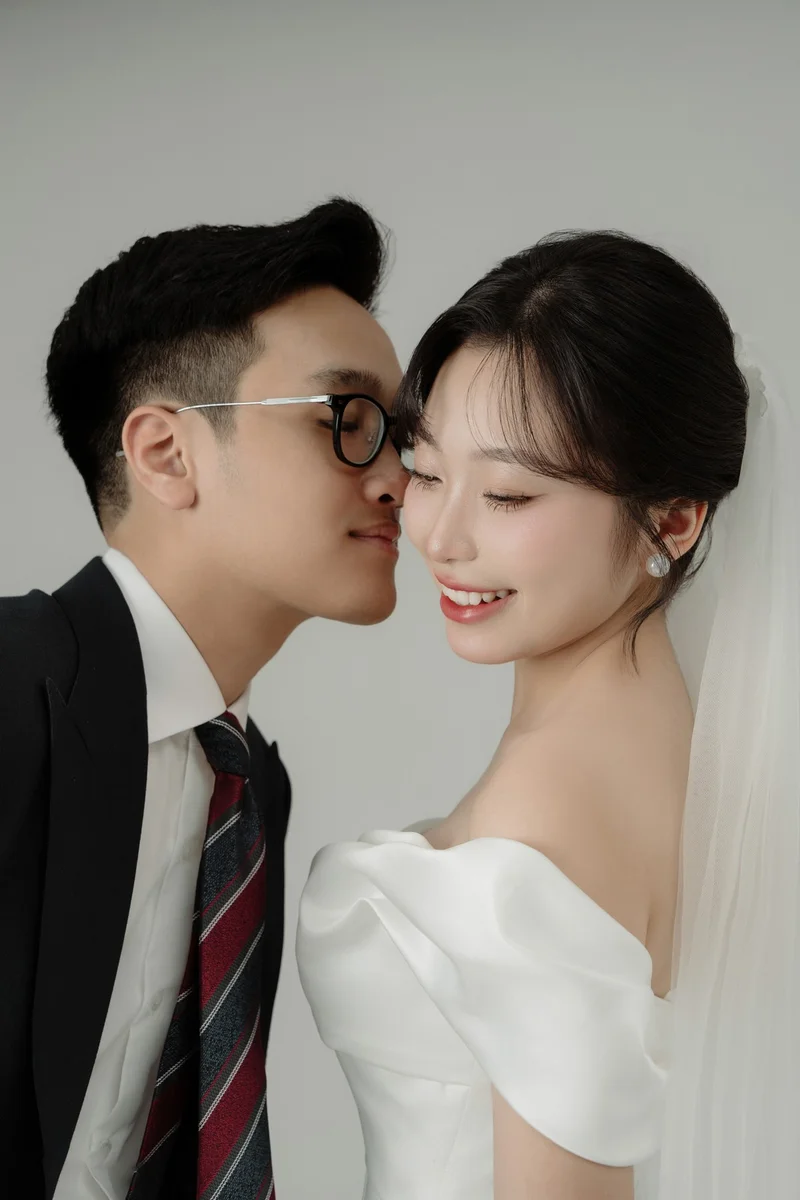 Chú rể Minh Đức — Apollo Xanh Navy — Trong Studio, khoảnh khắc 4