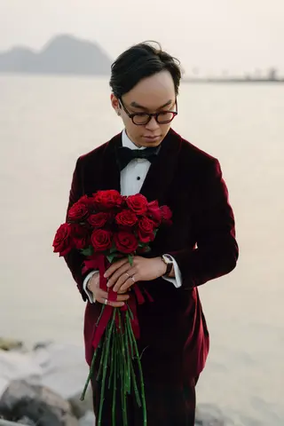 Chú rể Nam Anh — Tuxedo Printemps Velvet Đỏ Bordeaux, ảnh 49