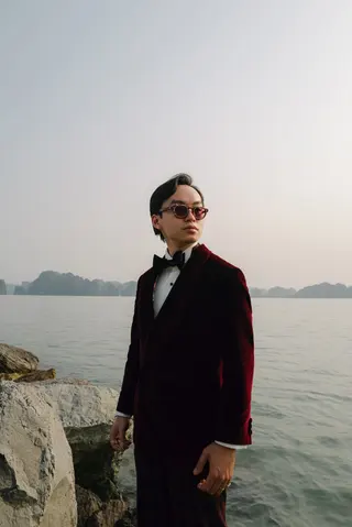Chú rể Nam Anh — Tuxedo Printemps Velvet Đỏ Bordeaux, ảnh 59