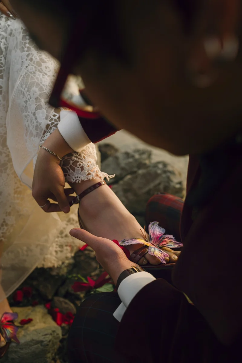 Chú rể Nam Anh — Tuxedo Printemps Velvet Đỏ Bordeaux, khoảnh khắc 71