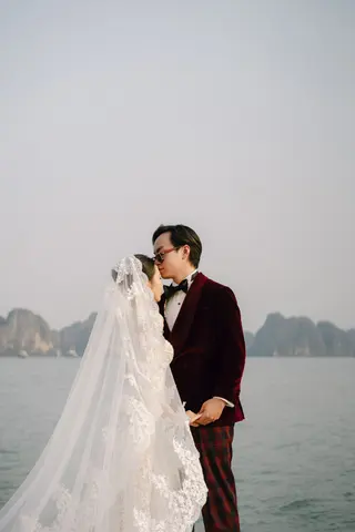 Chú rể Nam Anh — Tuxedo Printemps Velvet Đỏ Bordeaux, ảnh 83