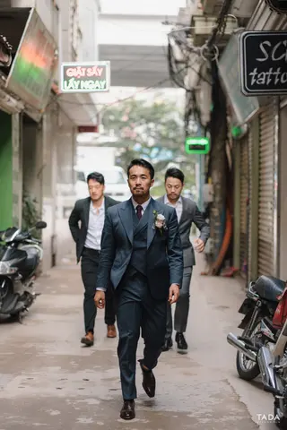 Chú rể Đức Tiệp — Holland & Sherry Xanh Navy, ảnh 11