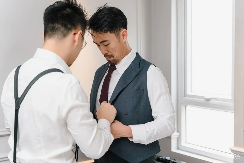 Chú rể Đức Tiệp — Holland & Sherry Xanh Navy, khoảnh khắc 15