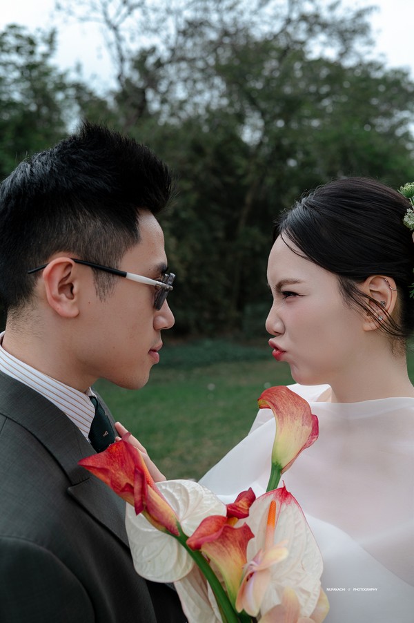Ánh nhìn dịu dàng chú rể dành cho cô dâu