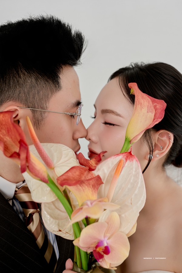 Chân dung cận cảnh ánh mắt và nụ cười ngập tràn hạnh phúc