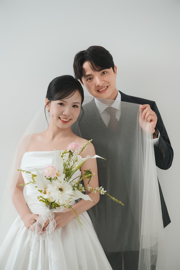 Nụ cười ấm áp của cặp đôi